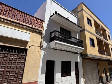 Casa adosada en  Calle de Santo Domingo 29 - Foto 2