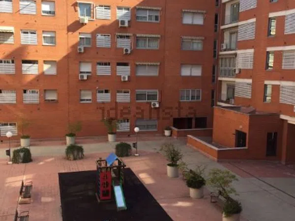 Piso en calle de Aquitania, 71