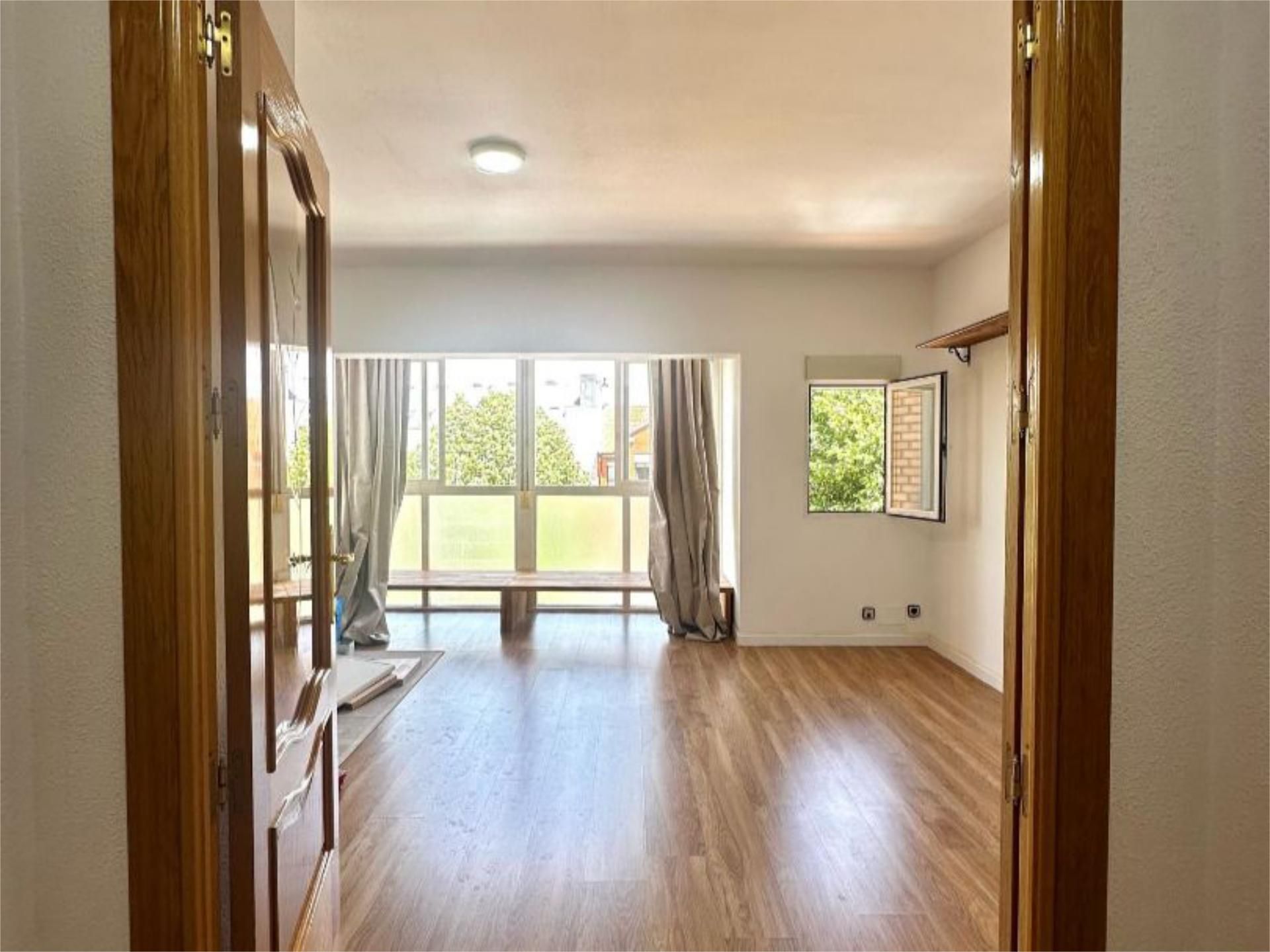 Piso en  Avenida de la Iglesia 7 - Foto 2