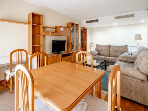 Piso en plaza de José María Forqué, 2