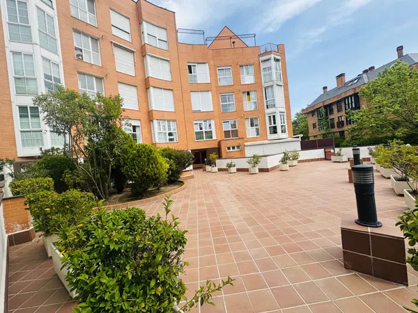 Piso en calle Bahía de Almería, 13