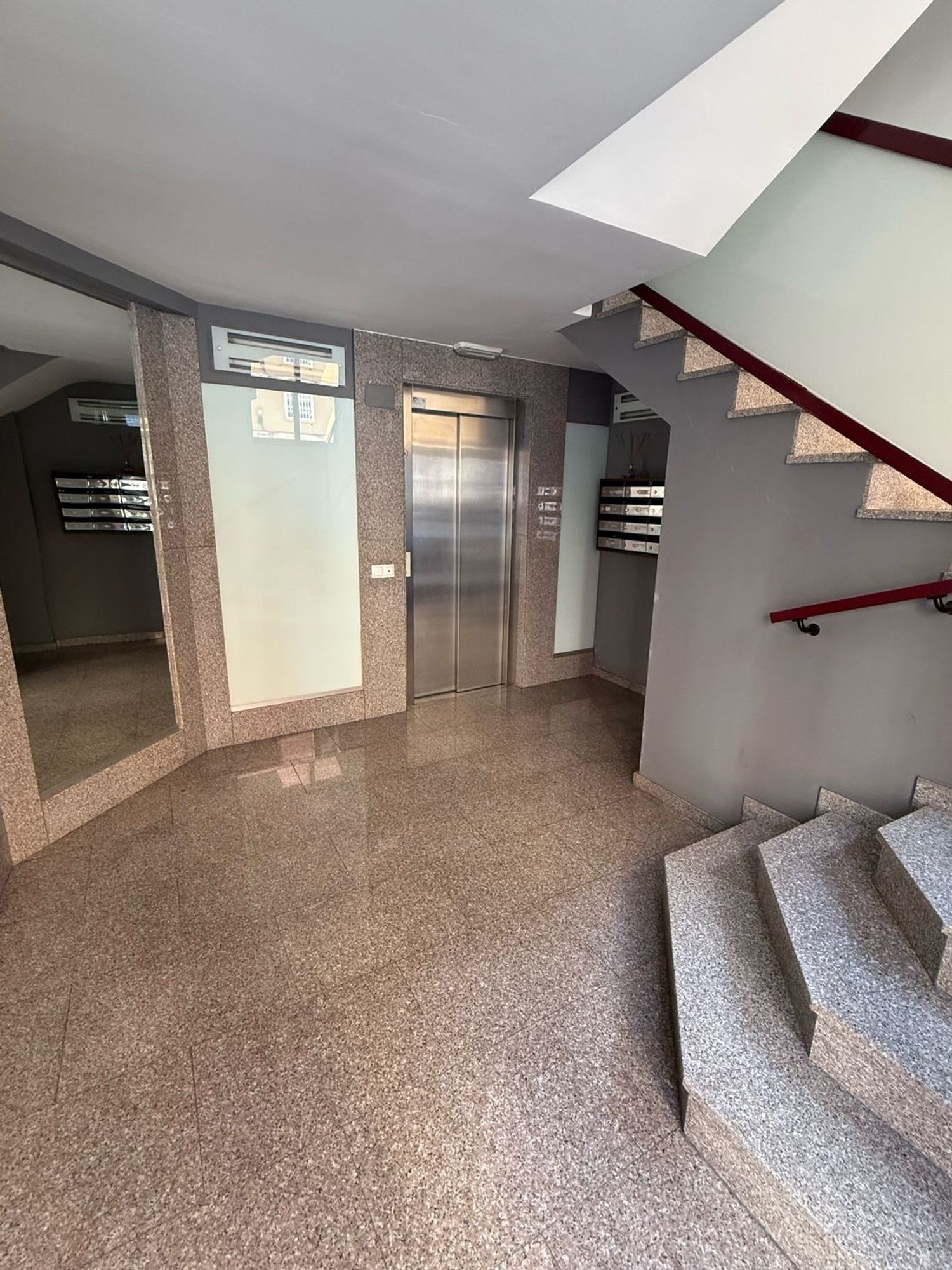 Piso en calle de la Democràcia, 13