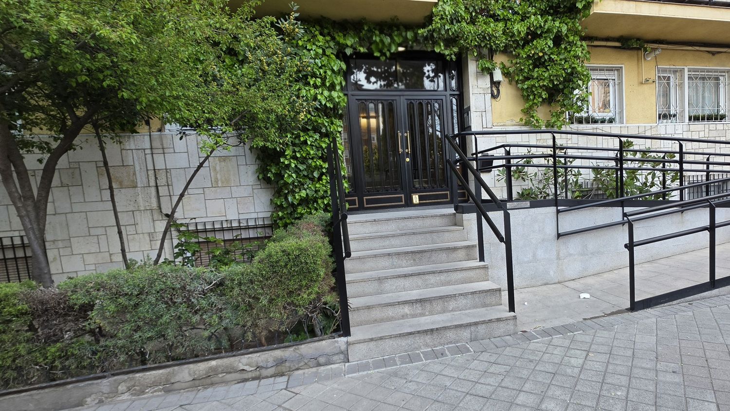 Piso en calle de Víctor de la Serna, 3 - Foto 1