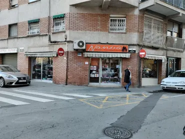 Local comercial en  Carrer de Nemesi Valls 77 - Foto 1