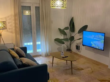 Apartamento en calle Calle Condes de Crespo Rascón 1 - Foto 1