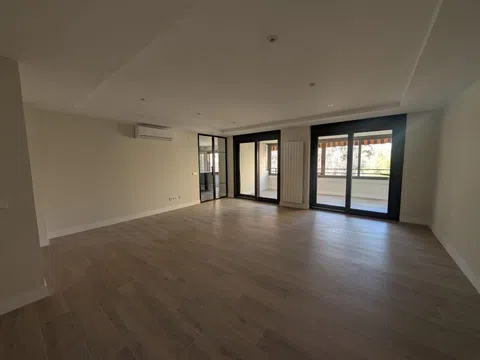 Piso en calle de Marbella, 83