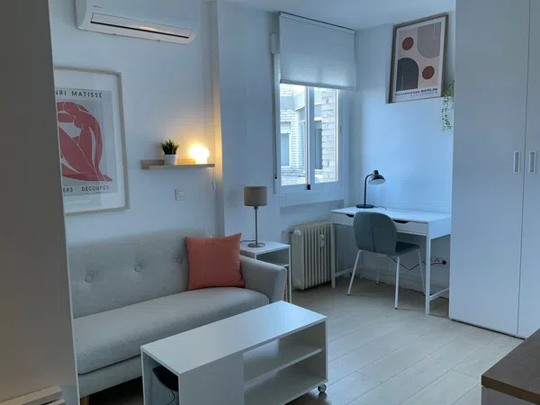 Estudio en glorieta del General Álvarez de Castro, 5