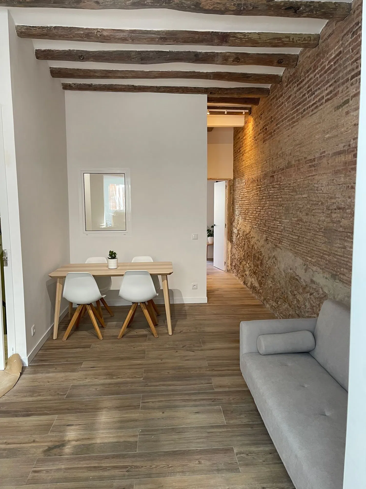 Estudio en calle de la Creu Coberta, 127 - Foto 5