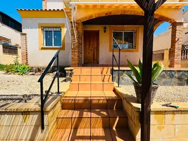 Chalet en  Calle Isla Cristina 6 - Foto 1
