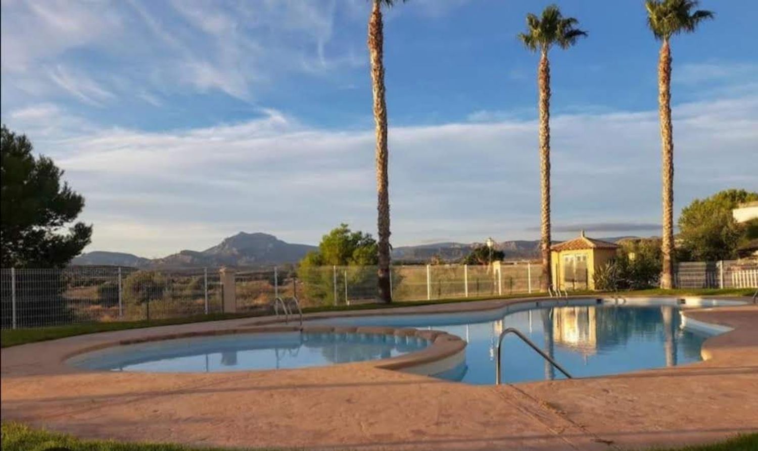 Chalet adosado en calle del Ressol, 5 - Foto 1