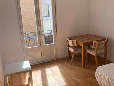 Estudio en calle de Donoso Cortés, 5