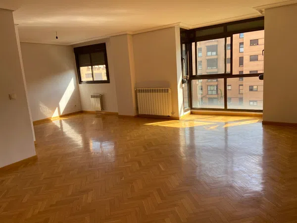 Piso en calle de la Sierra de Atapuerca, 31