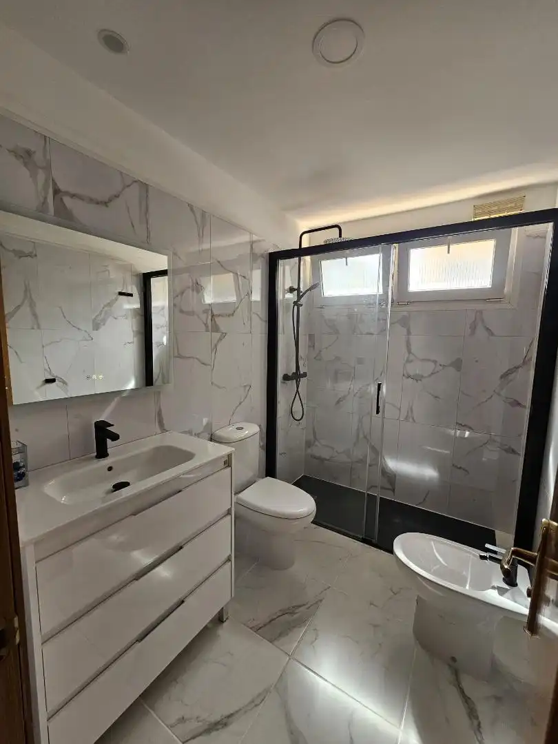 Piso en  Calle Doctor Alfonso Chiscano Díaz 8 - Foto 17