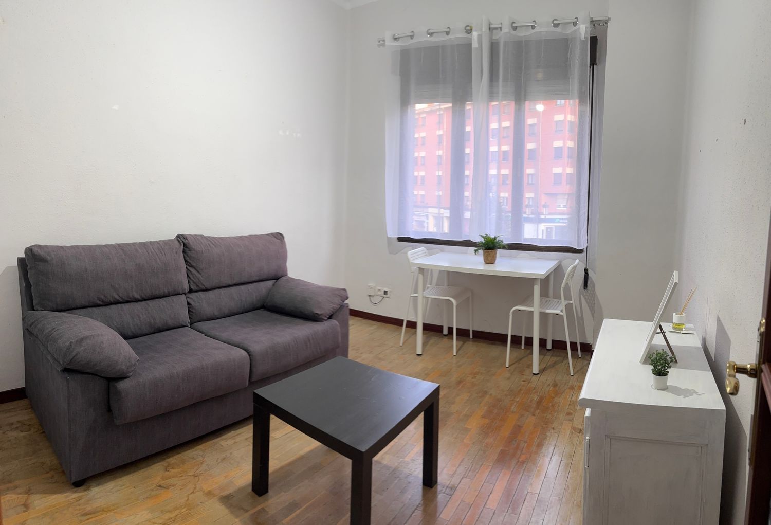 Piso en calle Río Deva, 5