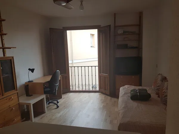 Estudio en calle de Jesús y María, 16