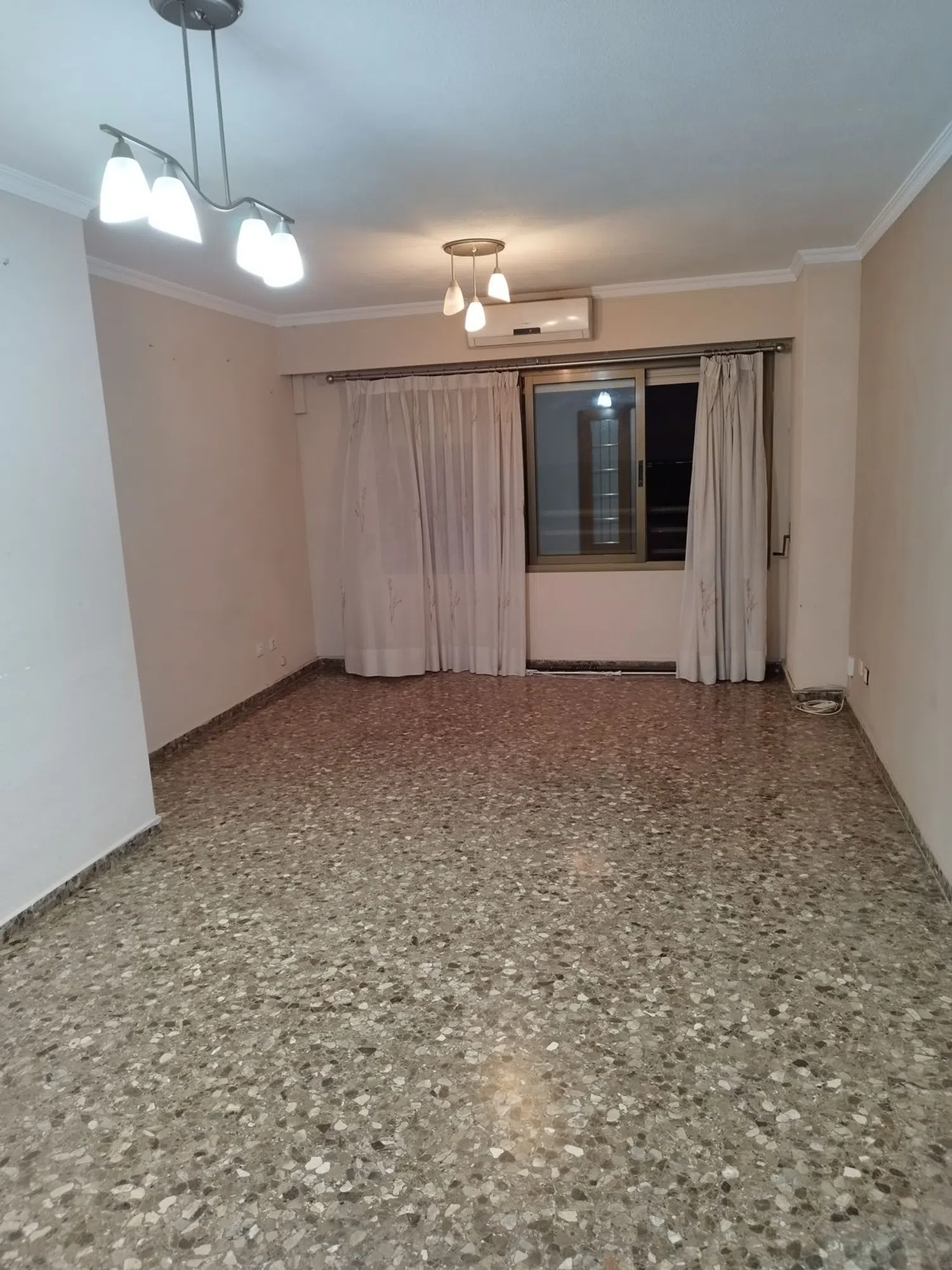Piso en calle de Bernat Descoll, 67 - Foto 1