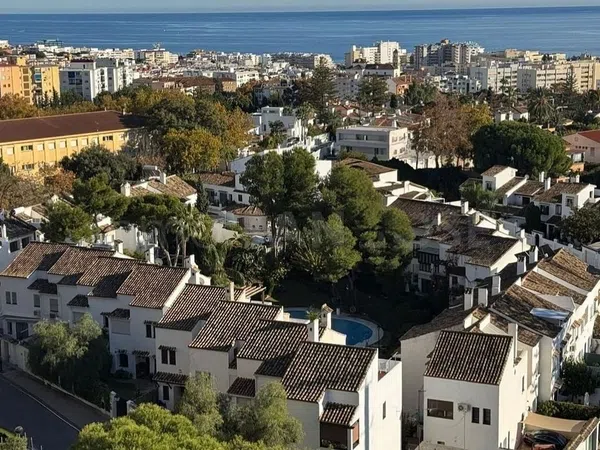 Chalet adosado en avenida José María Gironella, 1 - Foto 1