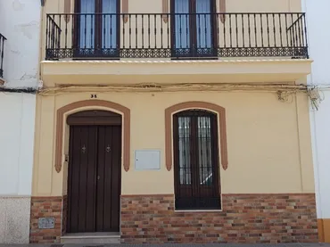 Casa adosada en  Calle Toneleros 38 - Foto 1
