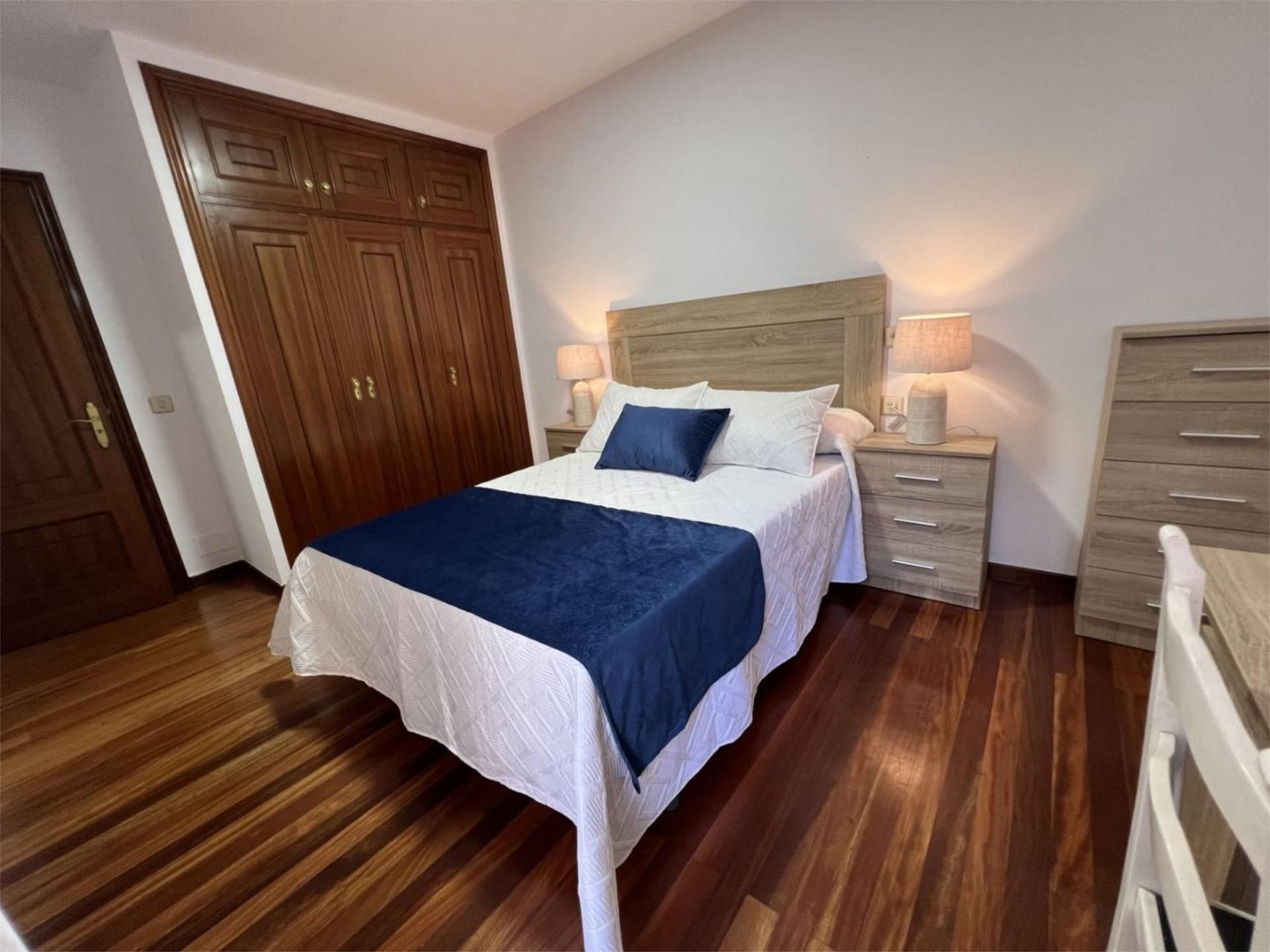 Piso en  Avenida de Rosalía de Castro 36 - Foto 2