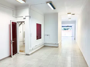Local comercial en  Carrer de Mossèn Jacint Verdaguer 14 - Foto 2