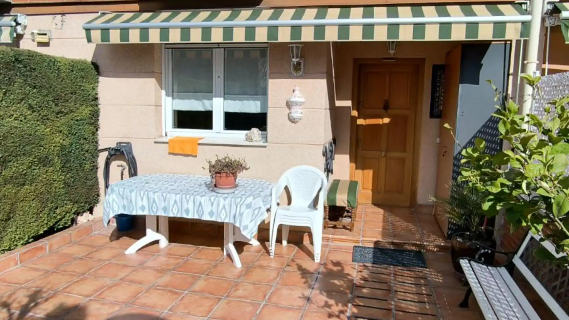 Casa adosada en  Calle Quiñones 34 - Foto 1