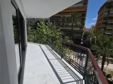 Piso en Alfonso el Sabio - Foto 1