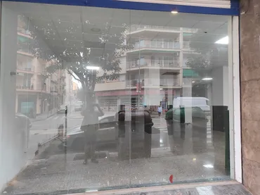 Local comercial en  Avinguda de Josep Tarradellas 17 - Foto 2