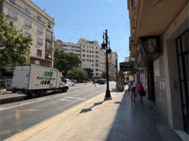 Local comercial en Plaza de España - Foto 3