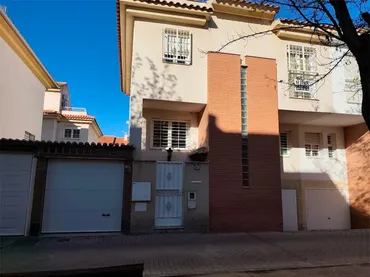Casa adosada en  Calle Manuel Losada 4 - Foto 1