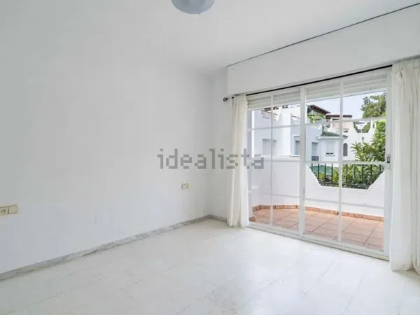 Chalet adosado en Barrio Los Naranjos - Foto 13