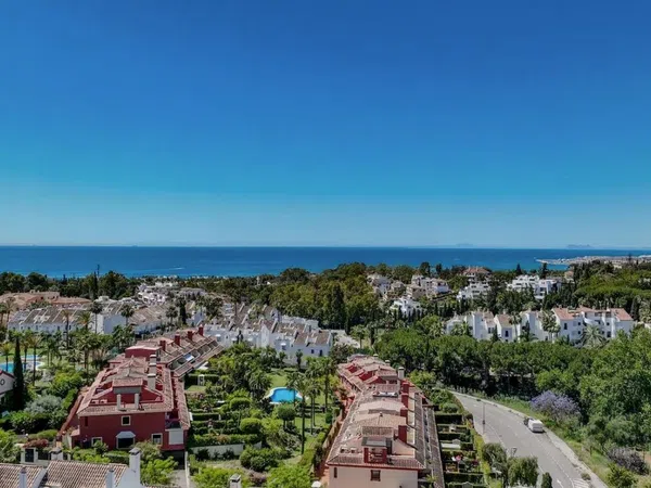 Chalet adosado en calle Cecilia Böhl de Faber, 3 - Foto 1