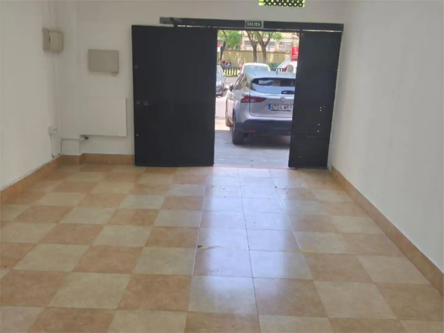 Local comercial en  Calle Puerto de Envalira 8 - Foto 3