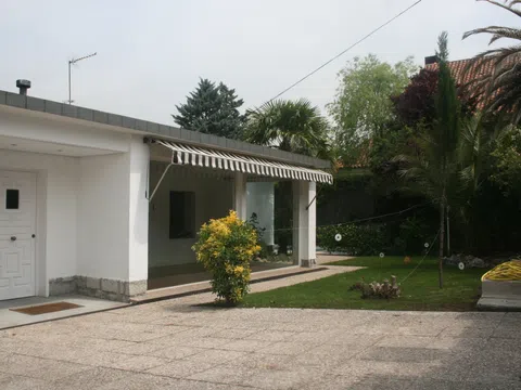 Chalet pareado en calle Valle Laciana, 52
