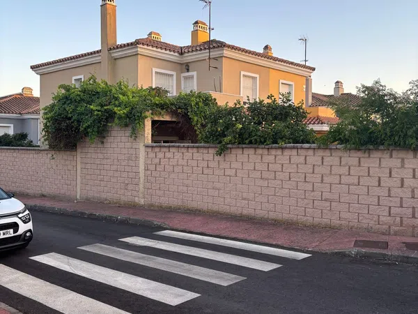 Chalet pareado en Calle Joaquin Bodrigo, 1 - Foto 1