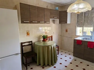 Casa adosada en  Calle Jacinto Benavente 18 - Foto 2