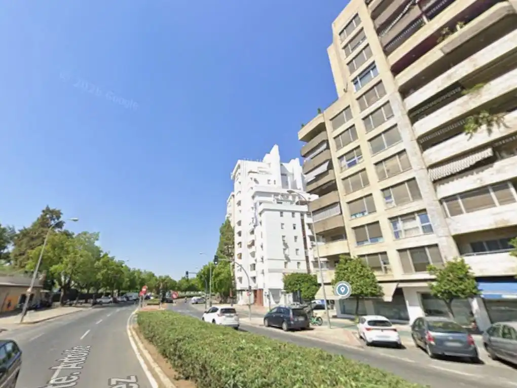 Piso en  Avenida Presidente Adolfo Suárez 14 - Foto 3