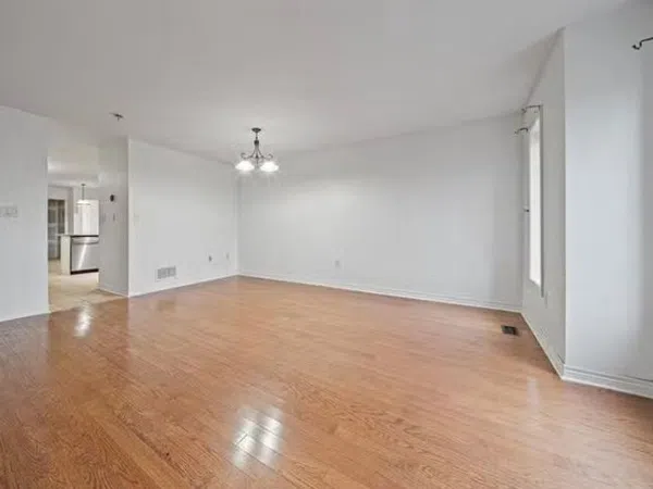 Chalet adosado en Avenida de los Robles, 21 - Foto 1