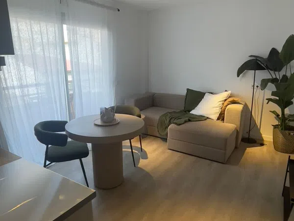 Estudio en calle de Caro, 11