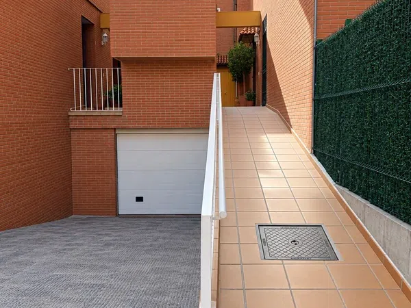 Chalet adosado en Calle Cielo, 3, Alcalde L. Uruñuela - Palacio de Congresos - Foto 3