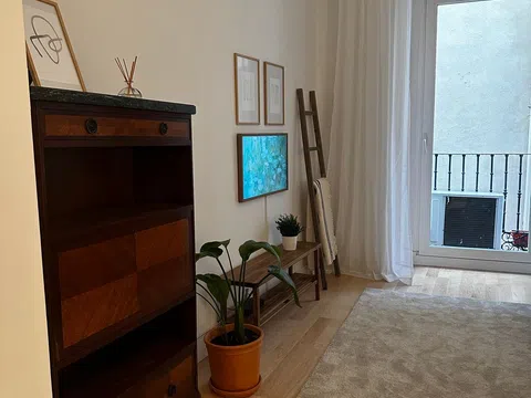 Estudio en travesía del Almendro, 5