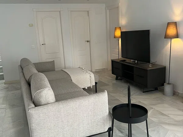 Dúplex en Urbanización Los Naranjos de Marbella, 84 fase 6, La Dama de Noche-La Alzambra - Foto 1