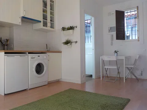 Estudio en calle de Alberto Aguilera, 44