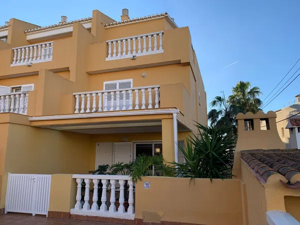 Chalet adosado en El Perelló - Foto 1