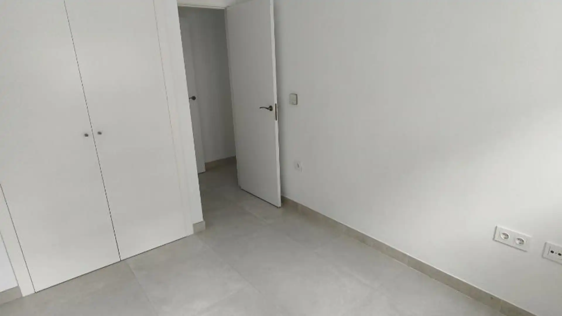 Piso en  Avenida Reina Sofía 40 - Foto 6