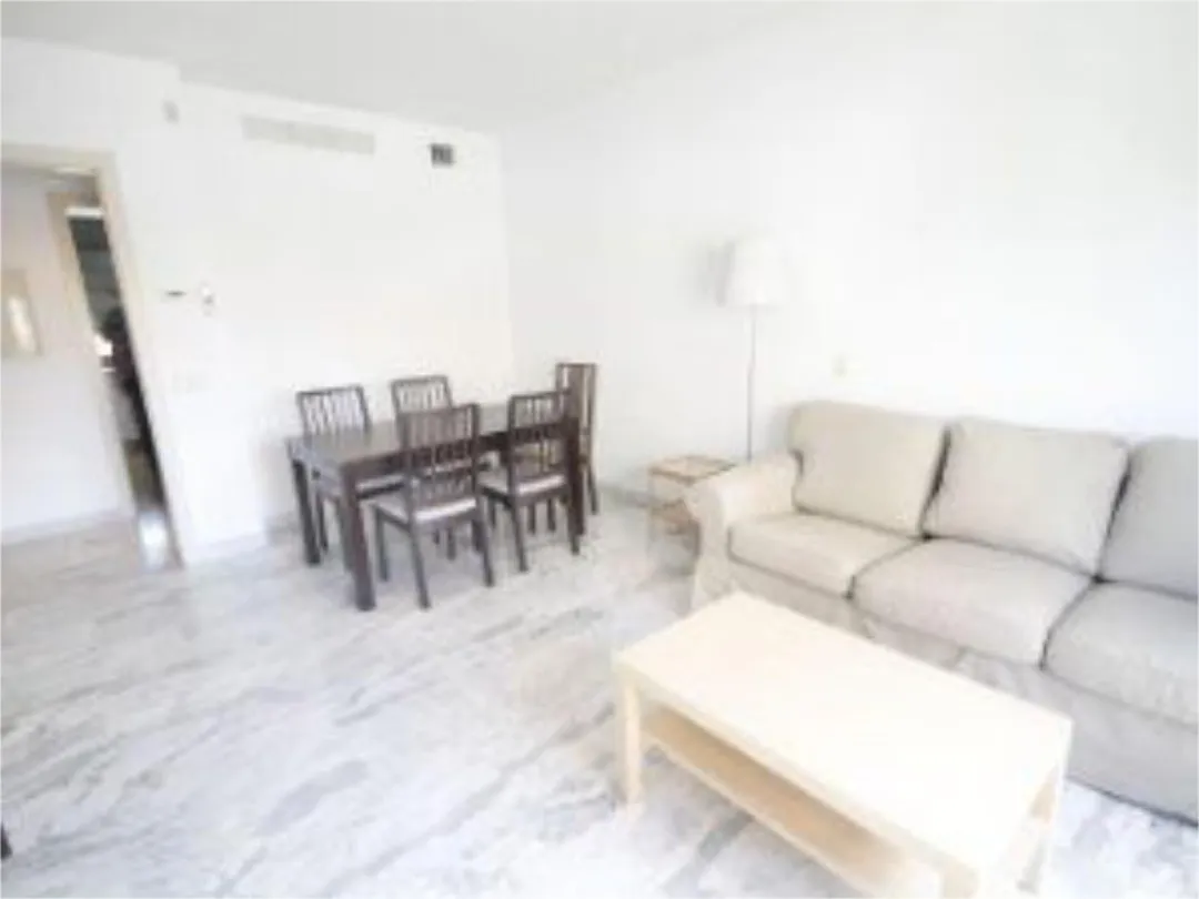 Piso en  Avenida Concejal Alberto Jiménez-Becerril 24 - Foto 2