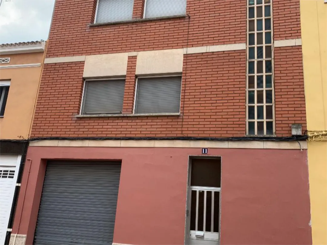 Casa adosada en  Carrer del Pirineu 1 - Foto 1