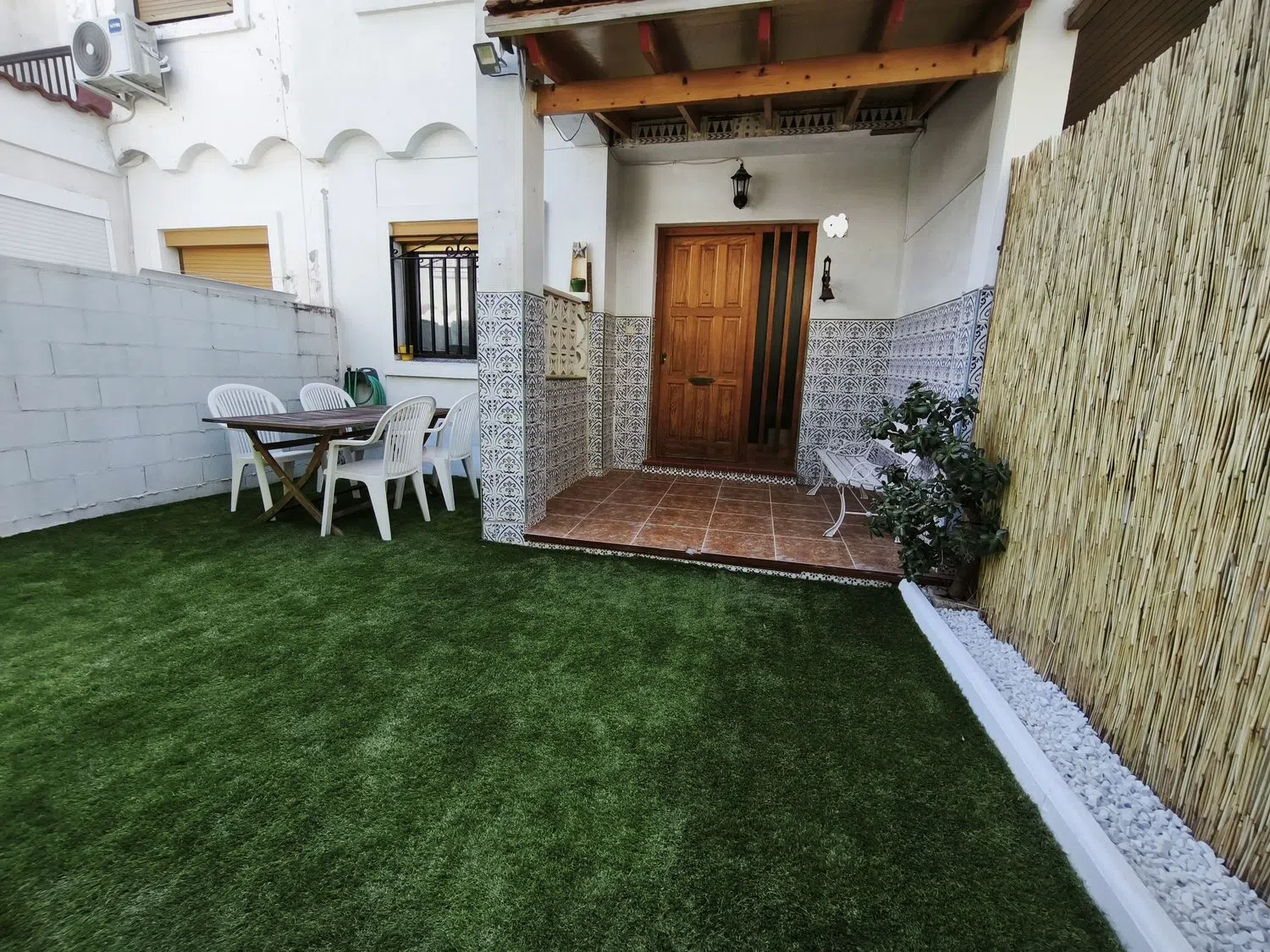 Chalet adosado en calle de Vall de Laguar, 6 - Foto 1
