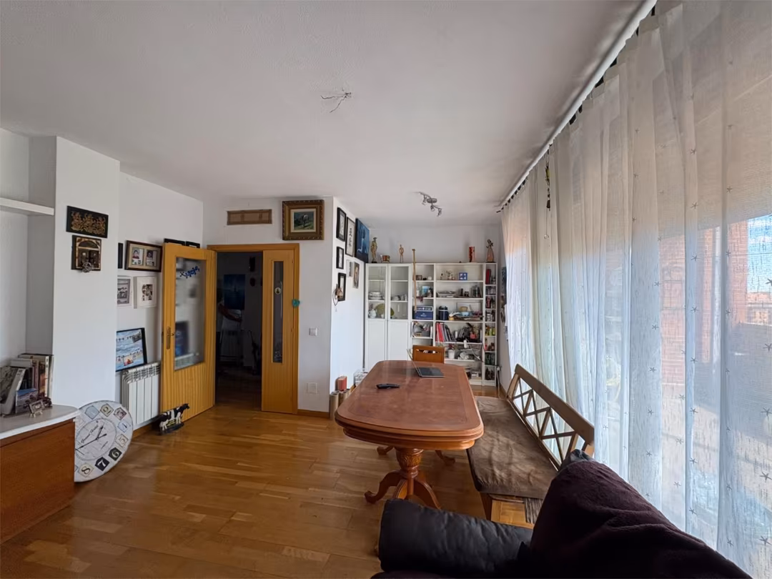 Piso en  Calle Ordicia 14