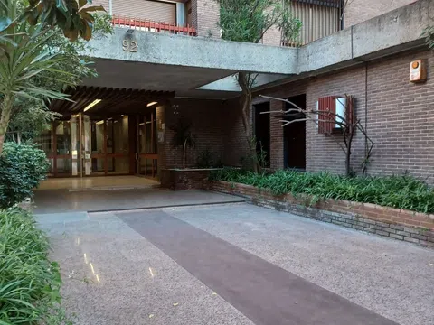 Piso en calle de la Infanta Mercedes, 92