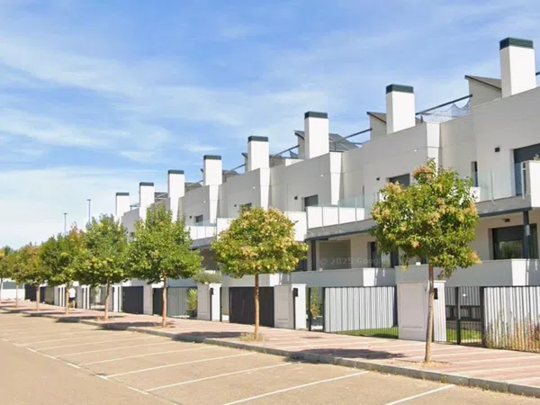 Chalet adosado en Calle Justino Azcarate, 60 - Foto 1